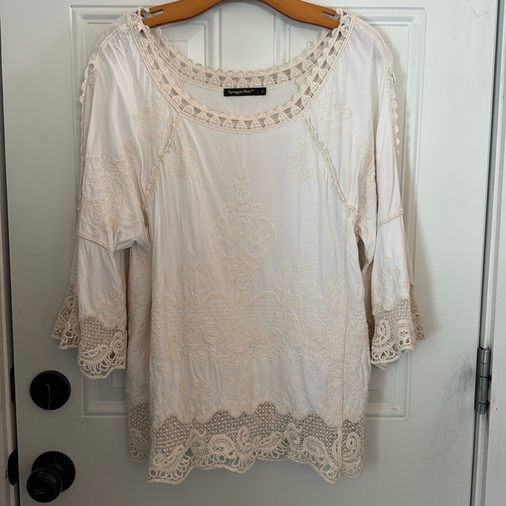 XL Spiaggia Dolce ivory embroidered top.  100% rayon. Great preowned condition.